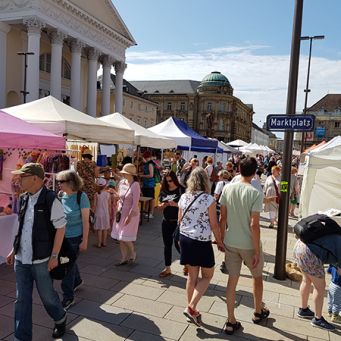 Kunsthandwerkermarkt auf dem Marktplatz