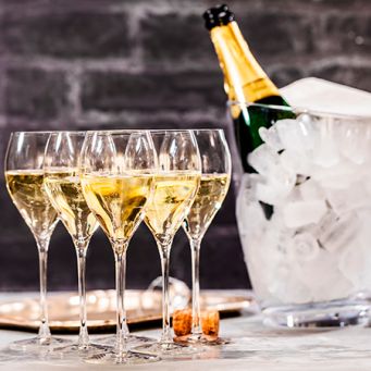 Champagnerfest (Foto: Adobe Stock)