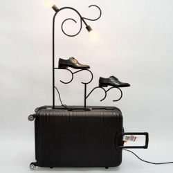 New Faces In Town 4, Koffer, Metall, Schuhe, Elektrik, 140 x 80 x 40 cm, 2025