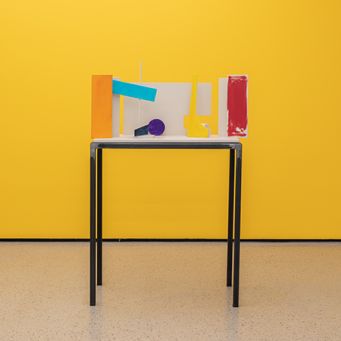 Ulla von Brandenburg – „Model I“, 2023, Wood/Oil Paint/Metal, Foto: Lea Guintrand, VG Bild-Kunst Bonn 2025