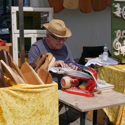 Kunsthandwerkermarkt auf dem Stephanplatz (Foto: Carl Forger)