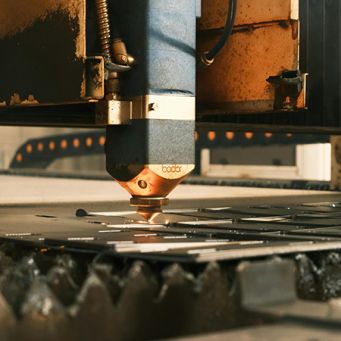 Laserschneider (Foto: Cemrecan Yurtman/pexels.com)