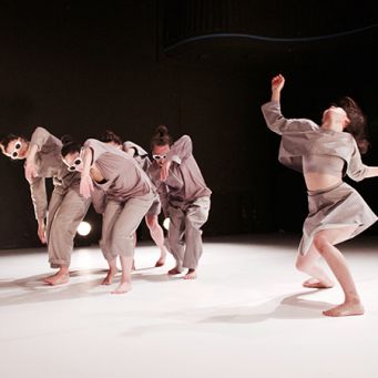 Ceren Oran & Moving Borders – „Schön anders“