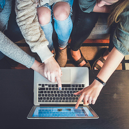 Laptop (Foto: John Schnobrich/unsplash.com)