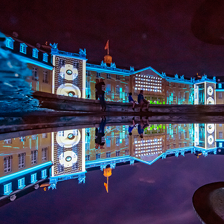 INKA #149 (Foto: Global Illumination – „The Object of The Mind“, Schlosslichtspiele 2018, Foto: ARTIS – Uli Deck / „Upside Down“-INKA-Edit: Sascha Fronczek)