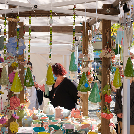 Kunsthandwerkermarkt auf dem Stephanplatz (Foto: Carl Forger)